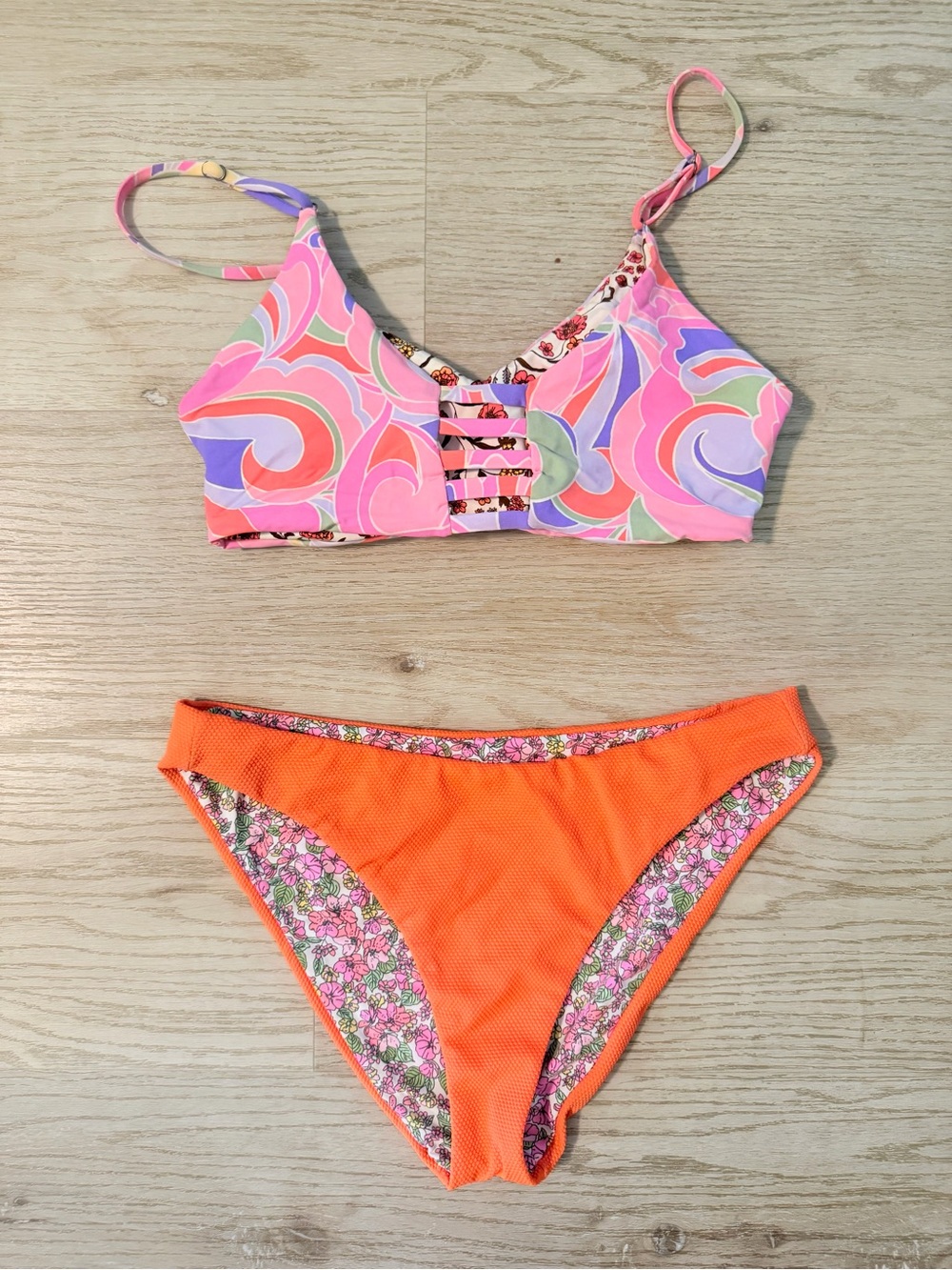 Maaji Bikini Top & Orange Floral Reversible tops and bottoms size medium - Picture 2 of 5